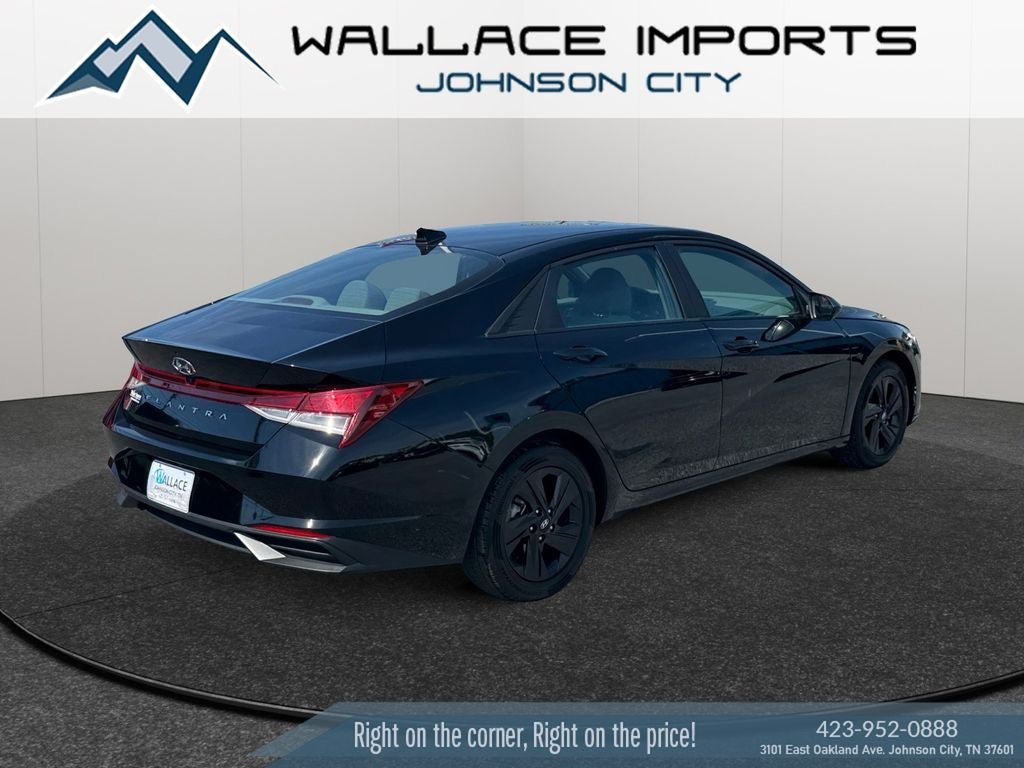 Used 2023 Hyundai Elantra SEL w/ Cargo Package FWD image 5