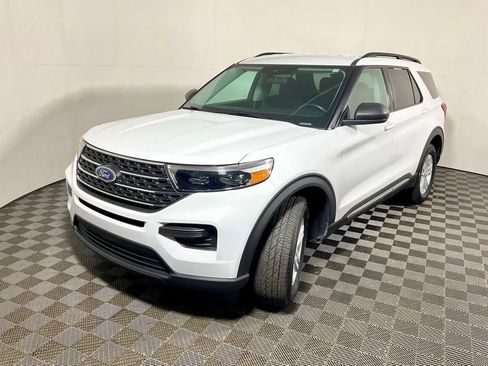 Used 2022 Ford Explorer XLT AWD/4WD image 9