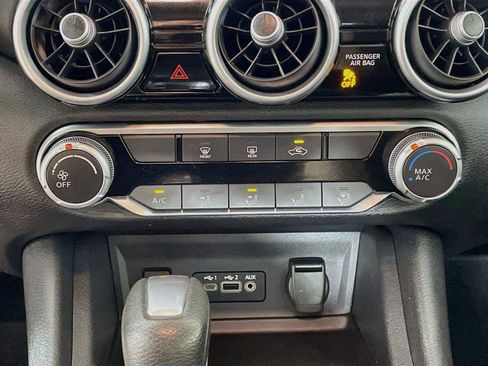 Used 2024 Nissan Sentra SV FWD image 9