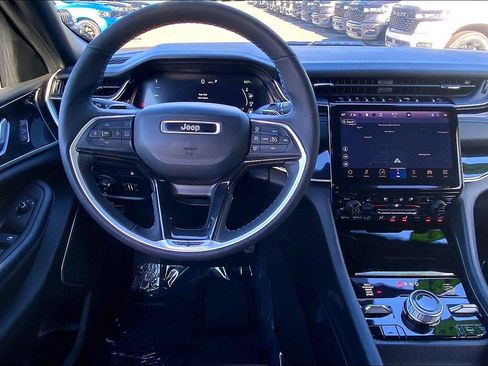 Used 2023 Jeep Grand Cherokee Trailhawk w/ Advanced Protech Group II AWD/4WD image 5