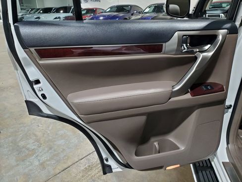 Used 2015 Lexus GX 460 w/ Premium Package image 29