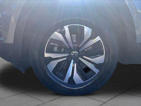 Used 2024 Volkswagen Atlas Cross Sport SE image 11