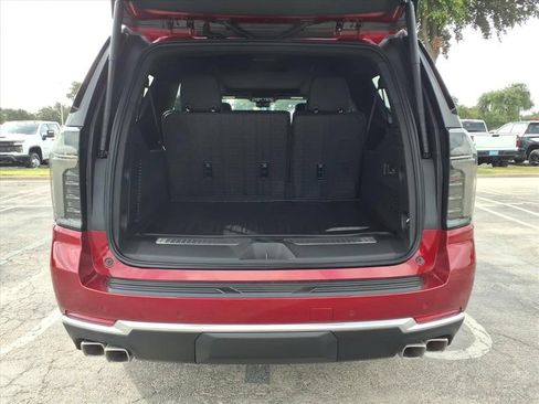 New 2026 Chevrolet Suburban High Country RWD image 12