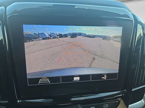 Used 2021 Chevrolet Traverse LT w/ LPO, Floor Liner Package AWD/4WD image 28