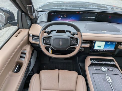 New 2026 Lincoln Navigator L Black Label AWD/4WD image 17