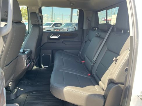 New 2026 GMC Sierra 1500 SLT image 26