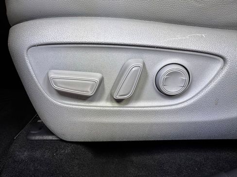 Used 2020 Toyota Highlander Limited image 24