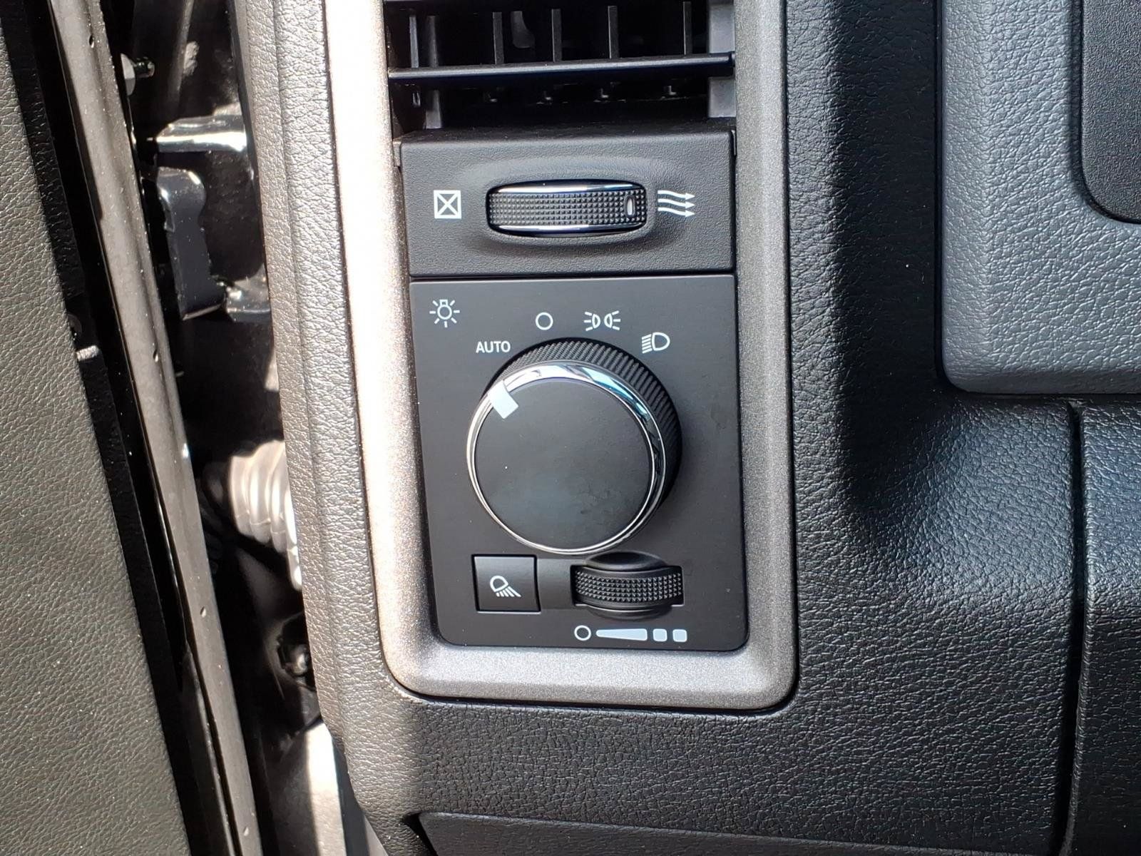 Used 2019 RAM 1500 Tradesman w/ Chrome Appearance Group RWD image 27