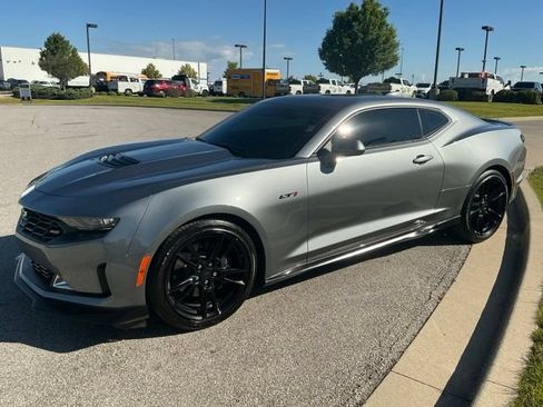Used 2022 Chevrolet Camaro LT RWD image 4