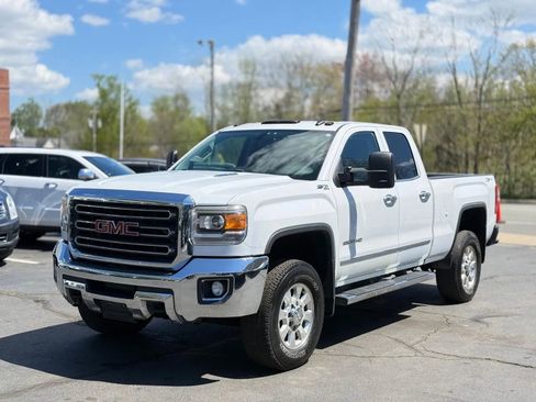 Used 2015 GMC Sierra 2500 SLT w/ Suspension Package, Off-Road AWD/4WD image 4