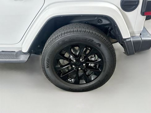 Used 2021 Jeep Wrangler Sahara image 11