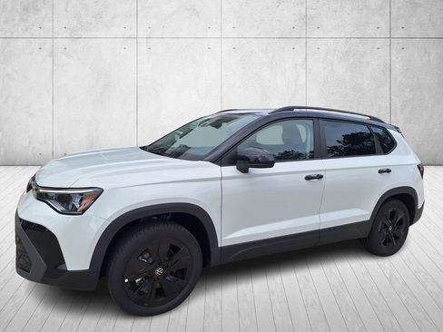 New 2026 Volkswagen Taos SE image 9