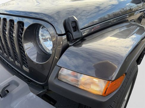 Used 2022 Jeep Gladiator Sport image 21