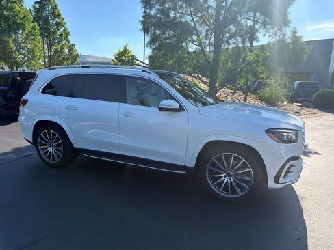 Used 2024 Mercedes-Benz GLS 580 4MATIC image 13