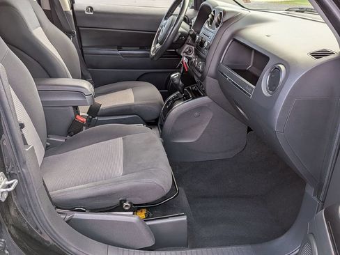Used 2011 Jeep Patriot Latitude FWD image 22