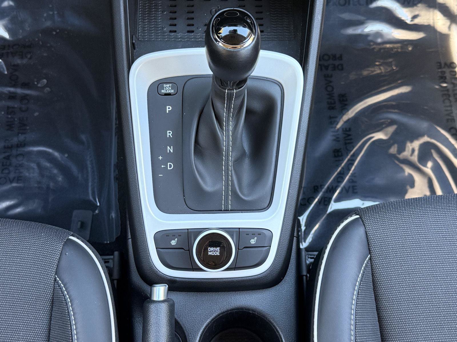Used 2024 Hyundai Venue Limited FWD image 27