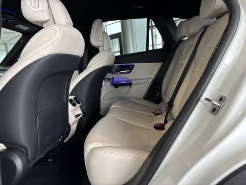 Used 2025 Mercedes-Benz GLC 300 4MATIC image 16