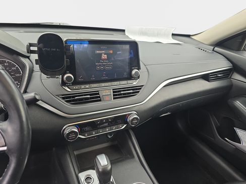 Used 2019 Nissan Altima 2.5 SV FWD image 19