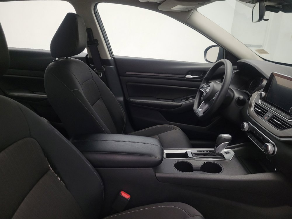 Used 2025 Nissan Altima 2.5 SV FWD image 21