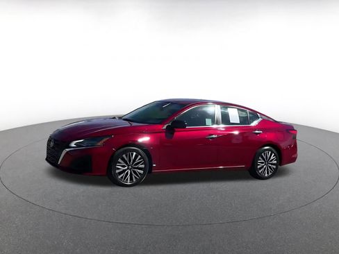 Used 2025 Nissan Altima 2.5 SV image 8