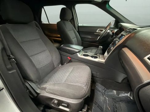 Used 2014 Ford Explorer XLT FWD image 19