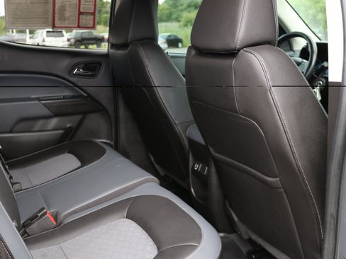 Used 2022 Chevrolet Colorado Z71 AWD/4WD image 19