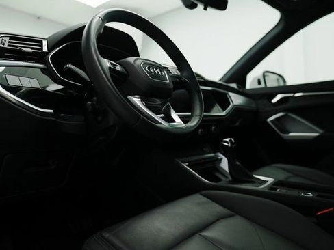 Used 2025 Audi Q3 2.0T Premium image 16