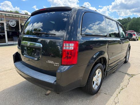 Used 2009 Dodge Grand Caravan SXT w/ Trailer Tow Group FWD image 5