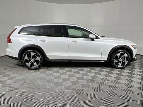 Certified 2025 Volvo V60 B5 Cross Country Plus image 11