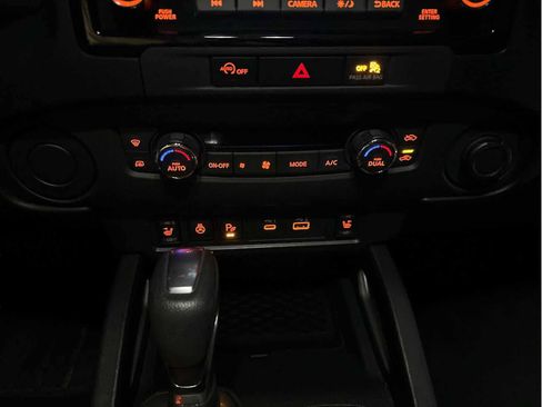 Used 2024 Nissan Frontier SL w/ Technology Package image 15