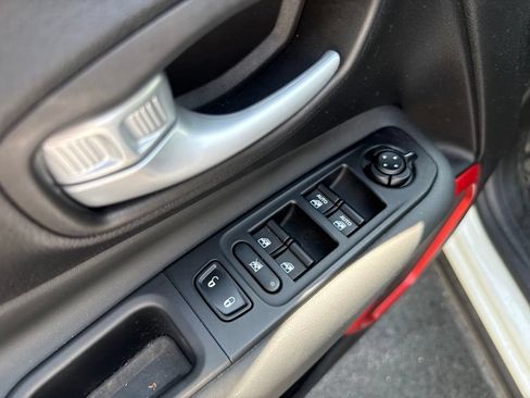 Used 2023 Jeep Renegade Trailhawk w/ Trailhawk Elite Group AWD/4WD image 11