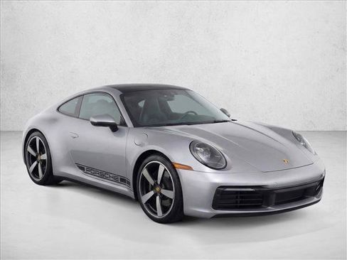 Used 2024 Porsche 911 Carrera T image 3