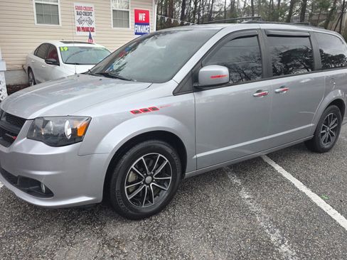 Used 2018 Dodge Grand Caravan GT FWD image 2