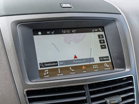 Used 2018 Lincoln MKT AWD image 21