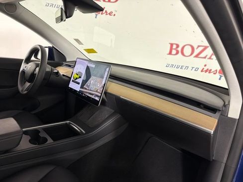 Used 2022 Tesla Model Y Performance AWD/4WD image 17