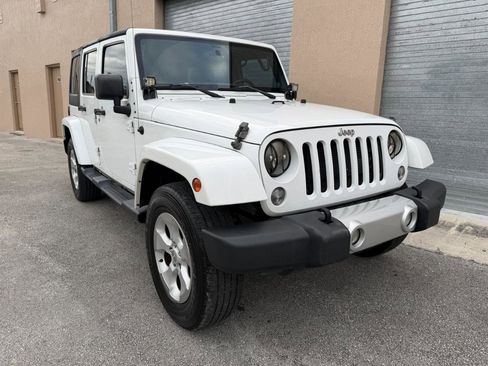 Used 2014 Jeep Wrangler Unlimited Sahara AWD/4WD image 12