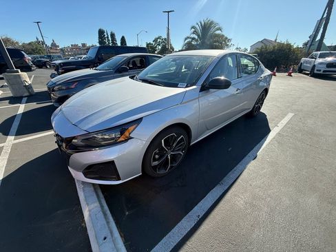Used 2024 Nissan Altima 2.5 SR FWD image 5