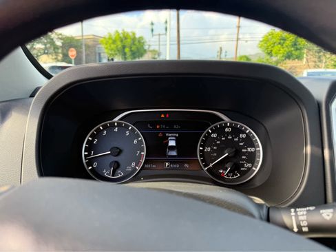 Used 2025 Nissan Frontier SV RWD image 7