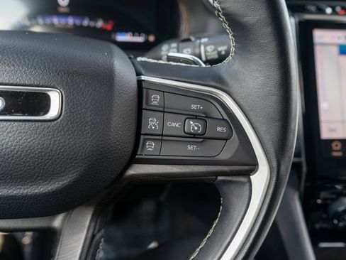 Used 2022 Jeep Grand Cherokee L Limited AWD/4WD image 27