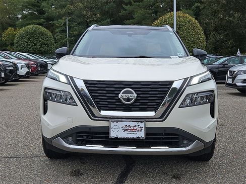 Certified 2021 Nissan Rogue Platinum image 2