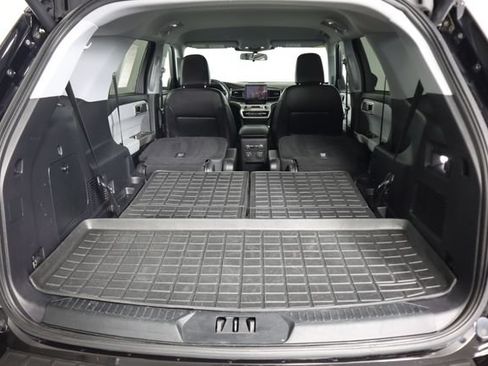 Used 2021 Ford Explorer XLT w/ Equipment Group 202A AWD/4WD image 59