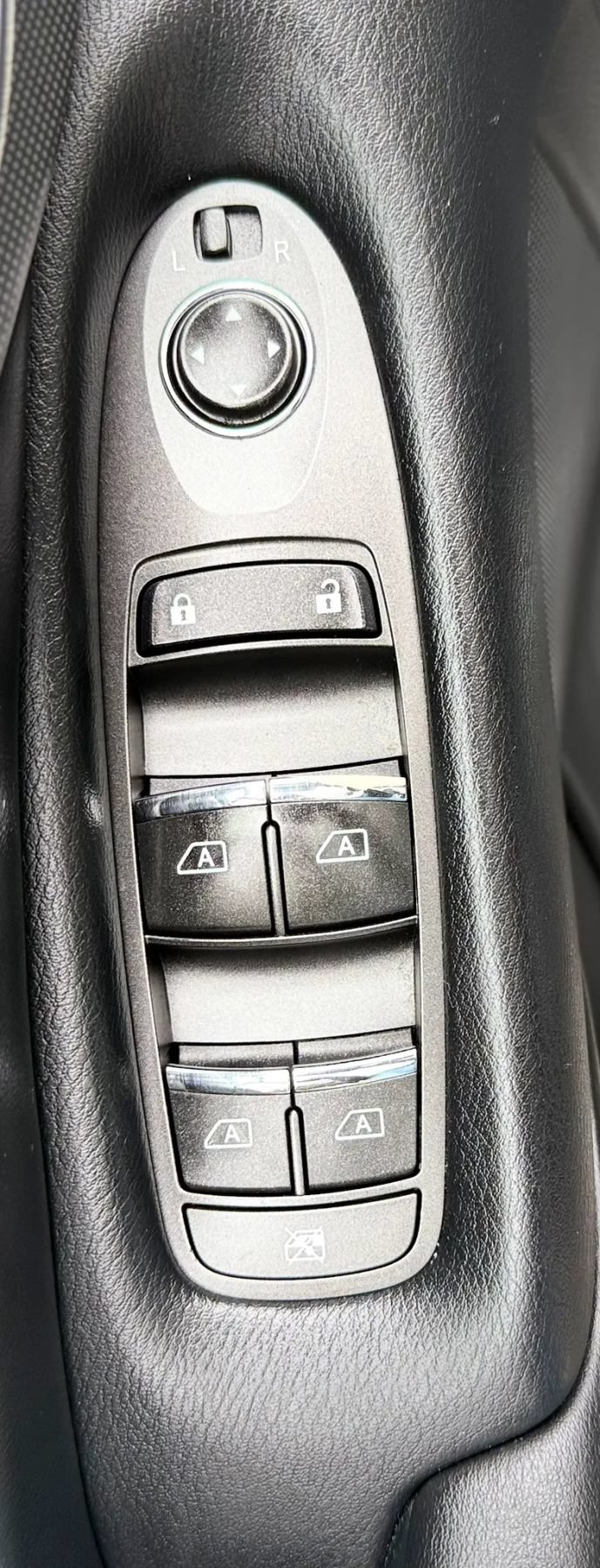 Used 2015 INFINITI Q50 Premium w/ Navigation Package AWD/4WD image 25