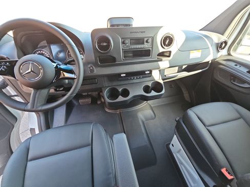 New 2025 Mercedes-Benz Sprinter 2500 image 9