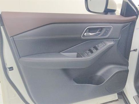Used 2022 Nissan Rogue Platinum w/ Head-Up Display Package FWD image 22