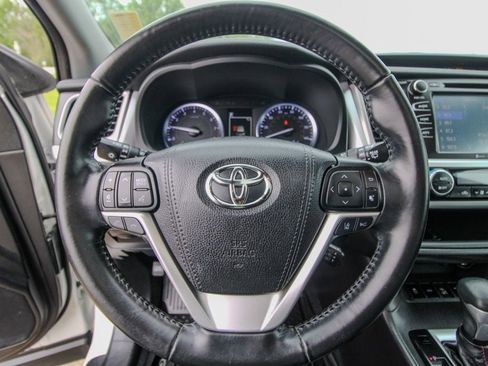 Used 2019 Toyota Highlander SE w/ Nightshade Edition AWD/4WD image 24