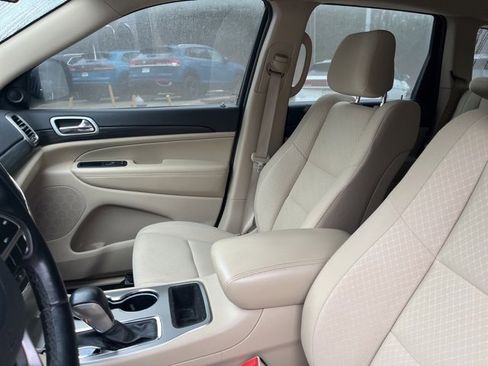 Used 2021 Jeep Grand Cherokee Laredo image 10