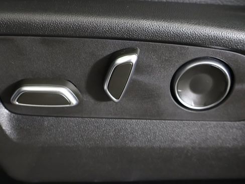 Used 2024 GMC Yukon Denali w/ Advanced Technology Package image 43