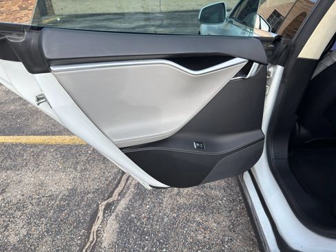 Used 2015 Tesla Model S 70 RWD image 28