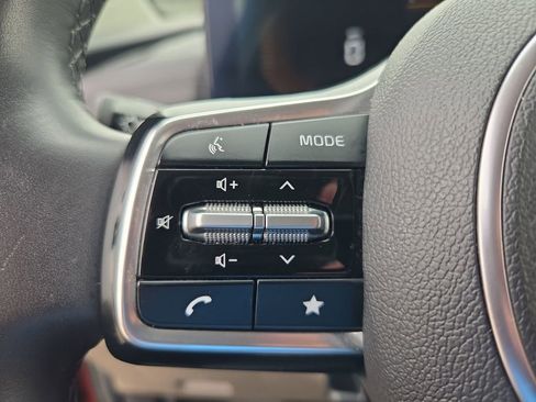 Used 2025 Kia Carnival FWD image 20