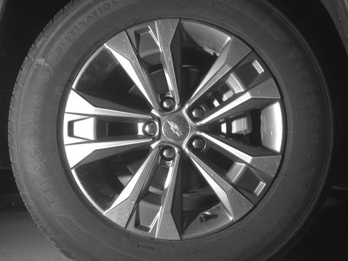 Used 2025 Chevrolet Equinox LT FWD image 13